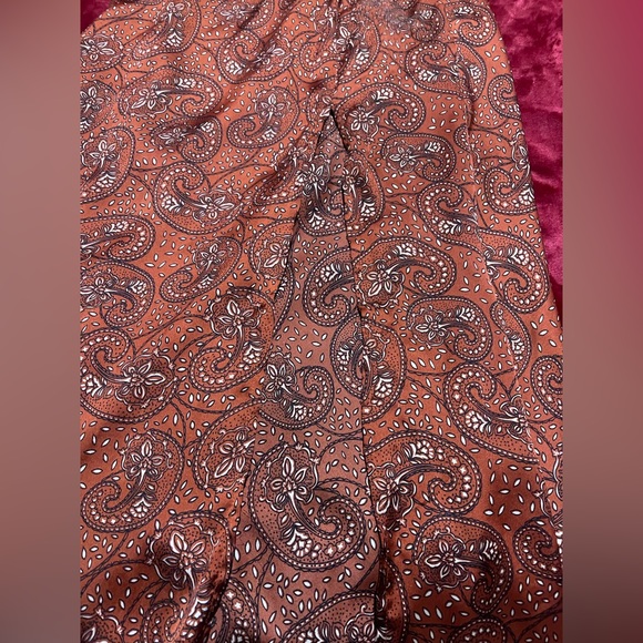 Beautiful midi split thigh satin dress - Picture 3 of 6